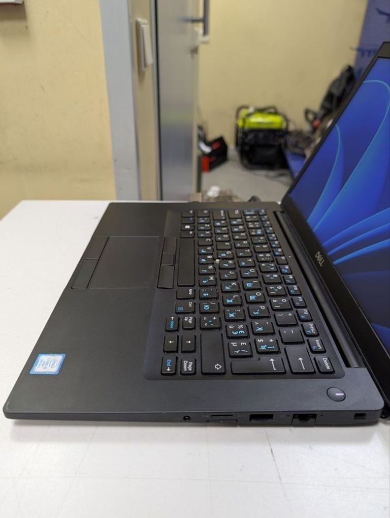 Дешево Dell 14/core i5 8350u ddr4/8gb ddr4/hdd *відсутній/ssd 256 gb/*інтегрована з ломбарду