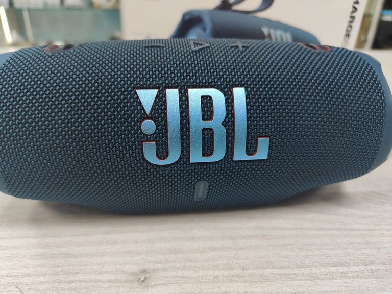Дешиво JBL Charge 6 Black с ломбарда
