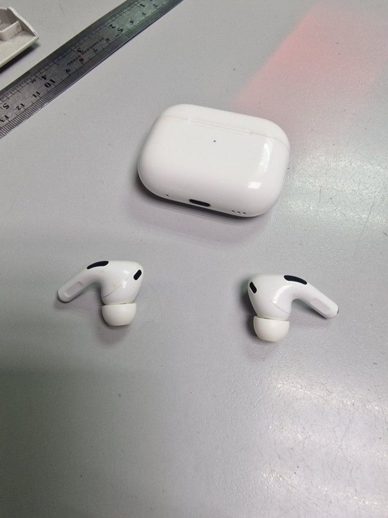 Купить Apple airpods pro 2nd generation with magsafe charging case usb-c Б/У