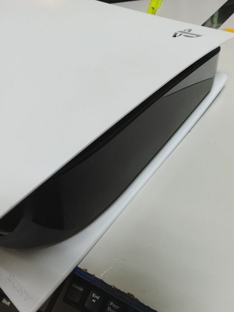 Дешиво Sony PlayStation 5 825GB с ломбарда