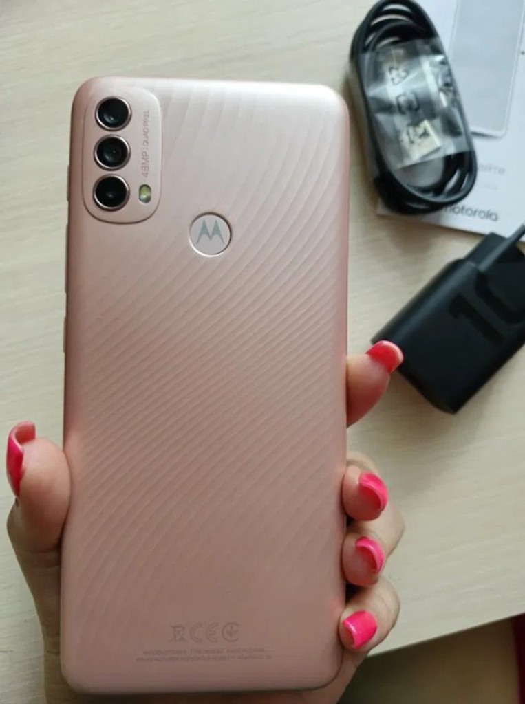 Купити Motorola E40 4/64GB Pink Clay (PAVK0004) Б/У