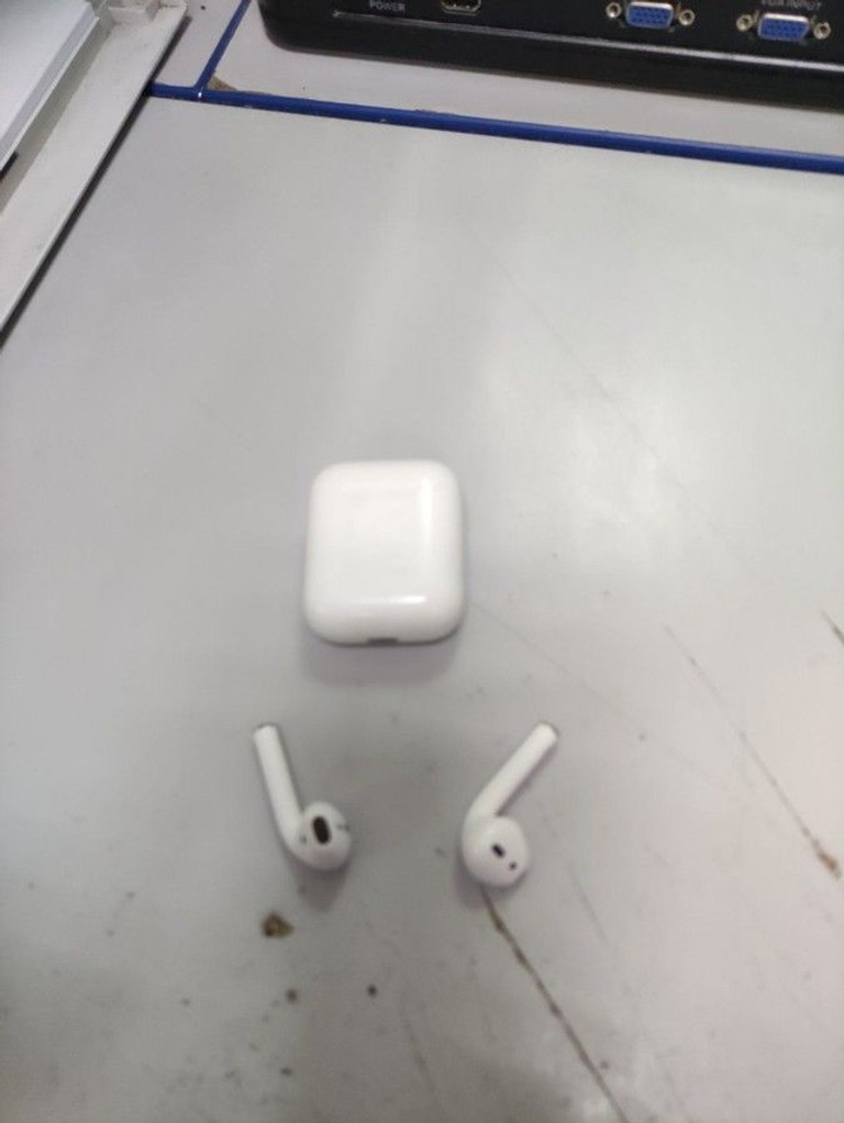 Купить Apple airpods 2nd generation a1602, a2031, a2032 Б/У