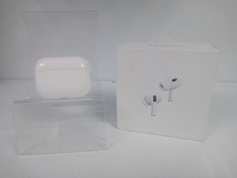 Купити Apple airpods pro 2nd generation with magsafe charging case usb-c Б/У
