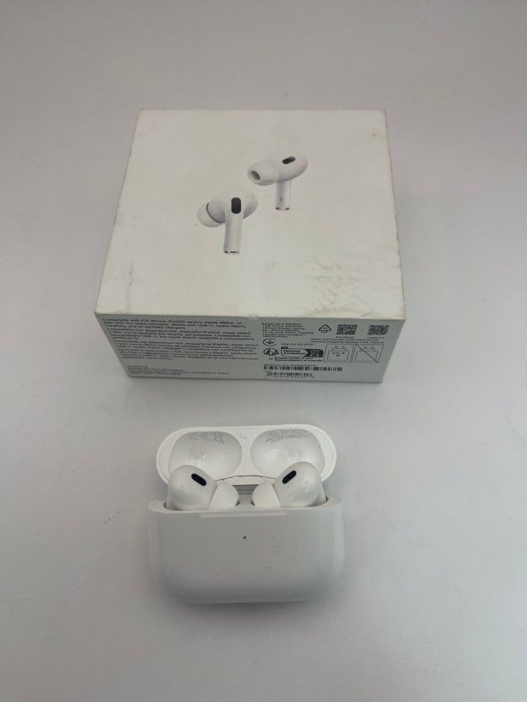 Купити Apple airpods pro 2nd generation with magsafe charging case usb-c Б/У