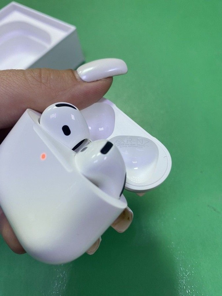 Купить Apple airpods 4 Б/У