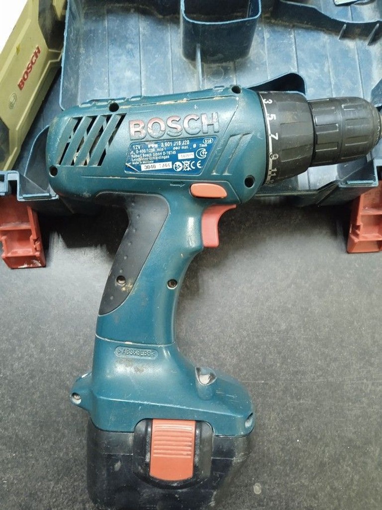 Дешево Bosch GSR 12V-15 Set (0615990G6L) з ломбарду