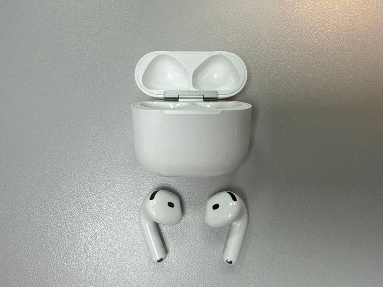 Купити Apple airpods 4 Б/У