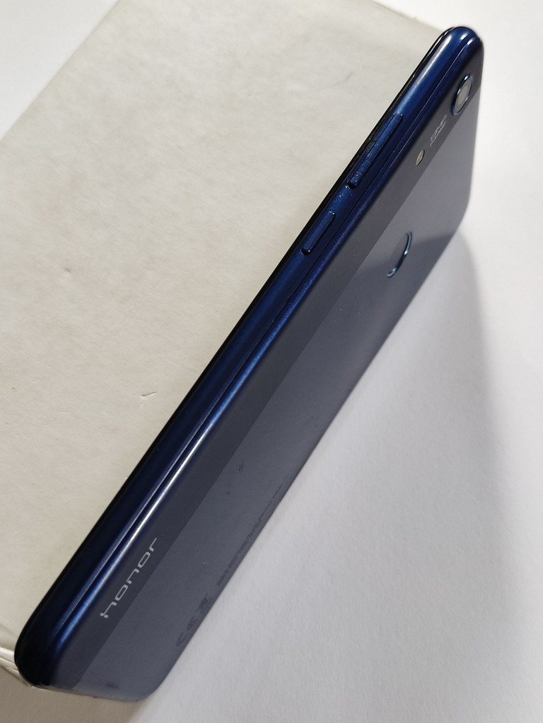 Дешево Honor 8A 2/32GB Blue з ломбарду