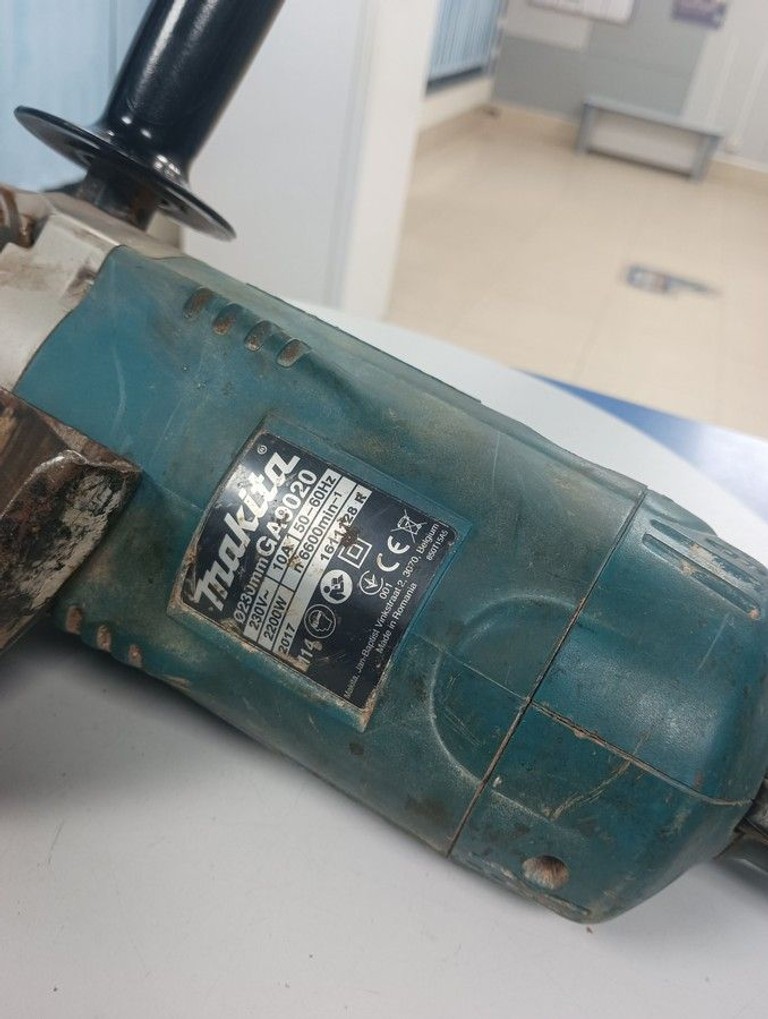Оголошення Makita GA9020 Б/У