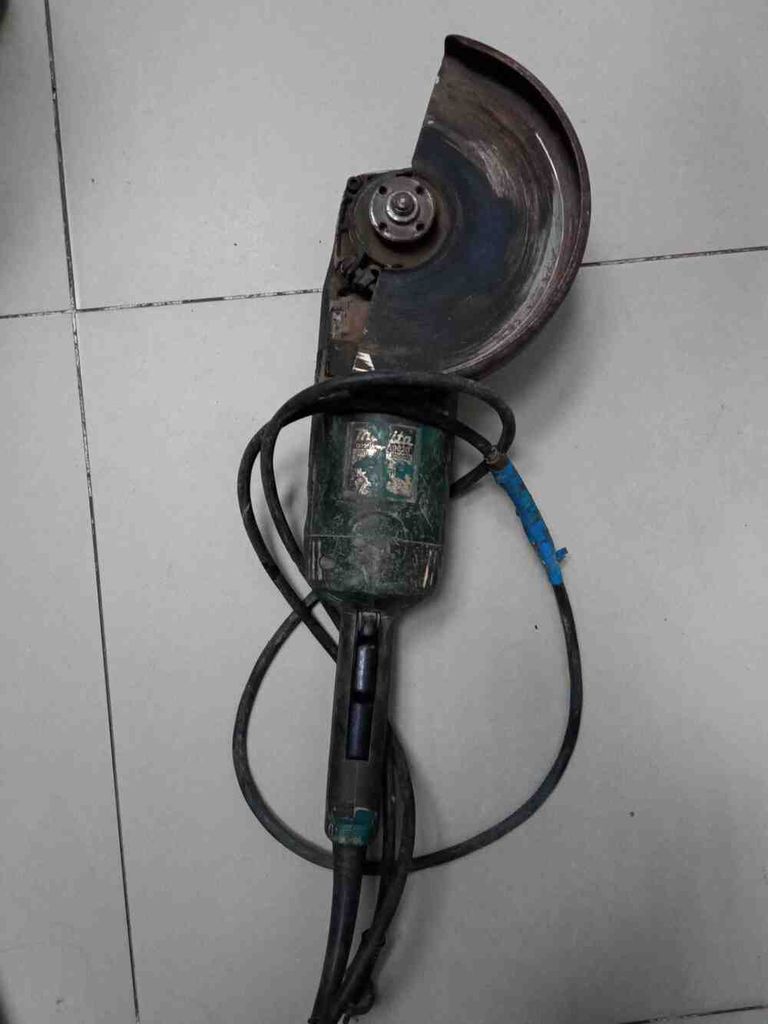 Купити Makita GA9020R Б/У