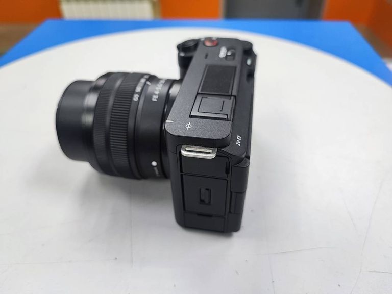 Купити Sony zv-e1 kit 28-60mm Б/У