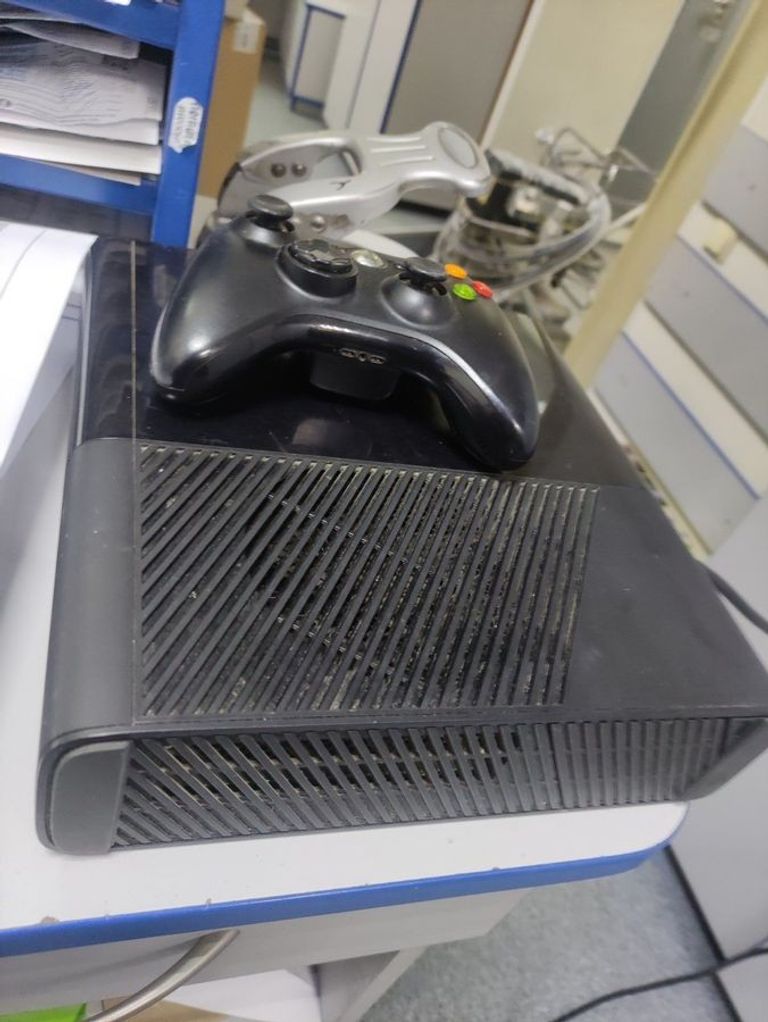 Оголошення Microsoft xbox360 slim 4gb Б/У