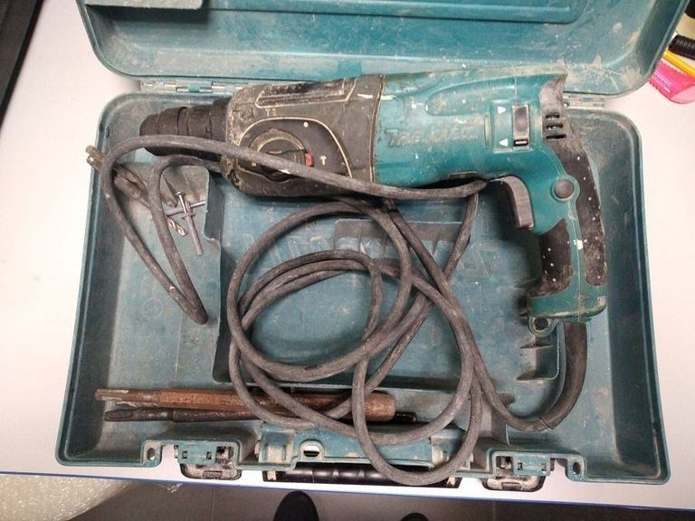 Дешево Makita HR2470 з ломбарду