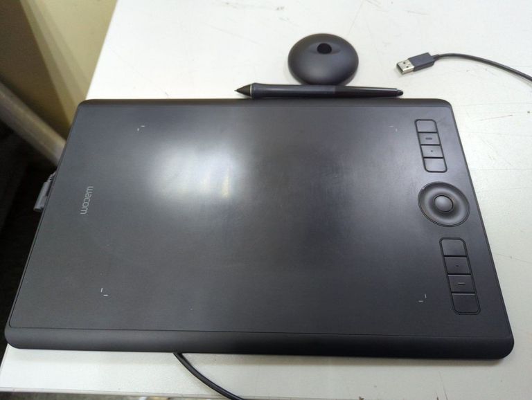 Купить Wacom Intuos Pro M Б/У