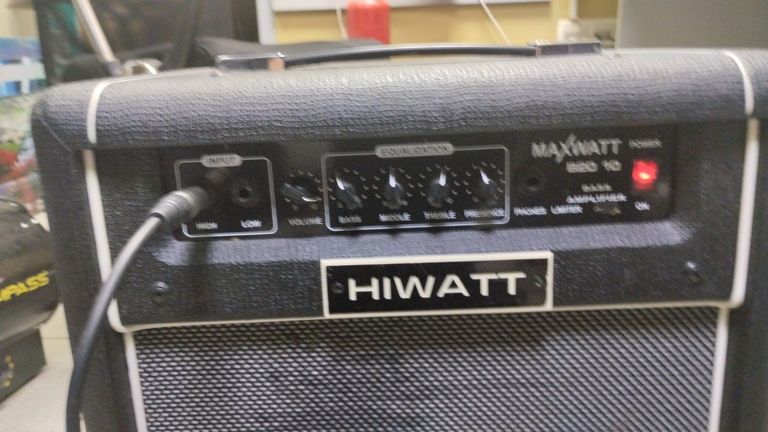 Оголошення Hiwatt MAXWATT B-20 Б/У