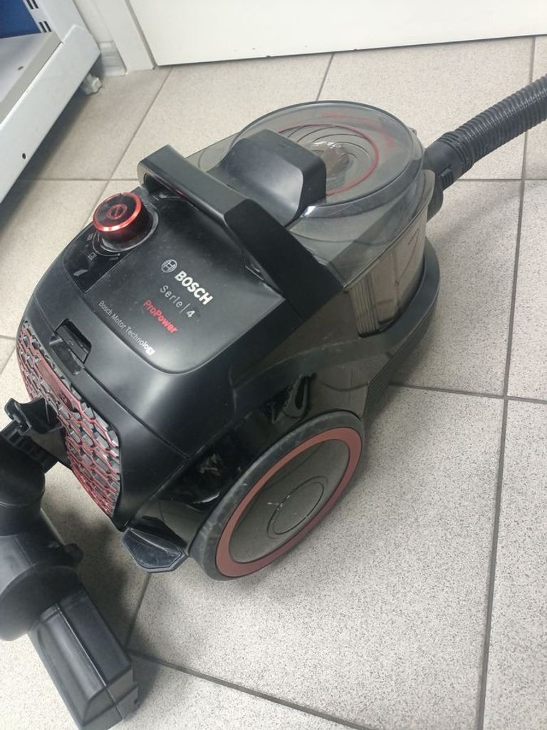 Дешиво Bosch Serie 4 BGS21POW2 с ломбарда