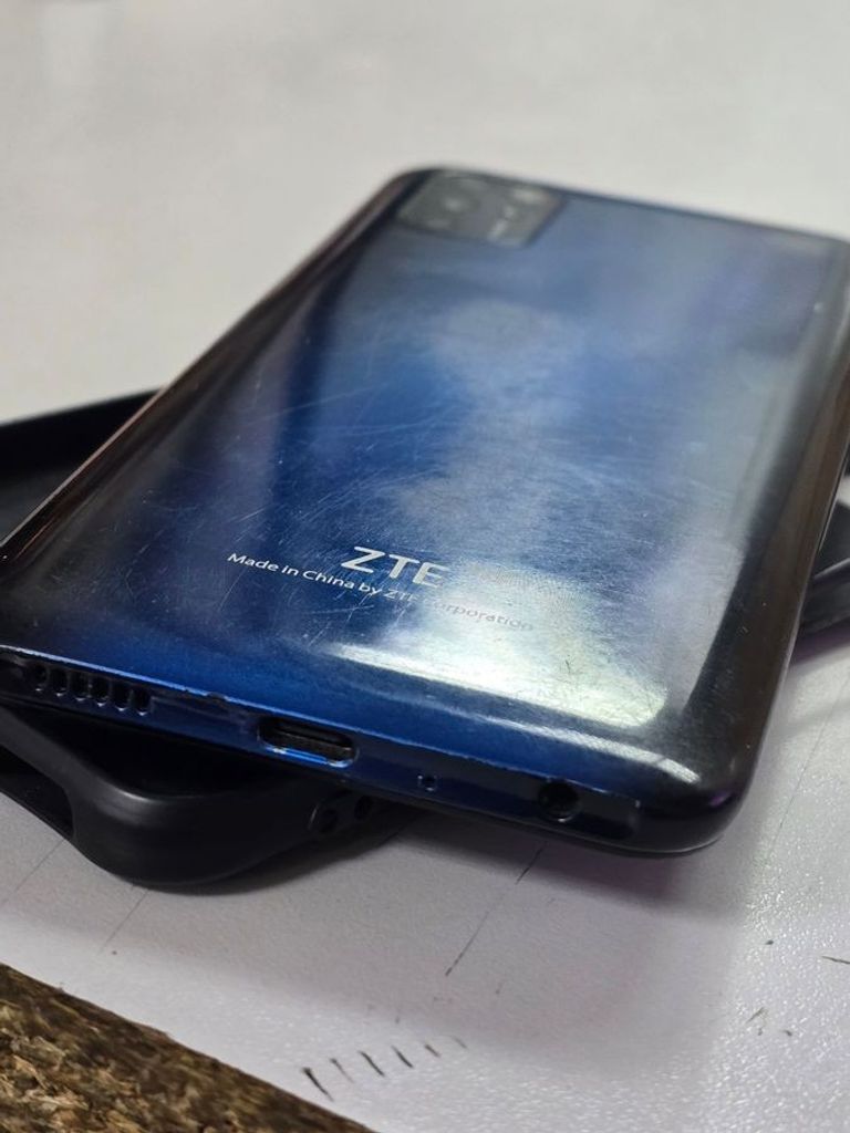 Купити ZTE Blade V2020 Smart 4/64GB Blue Б/У