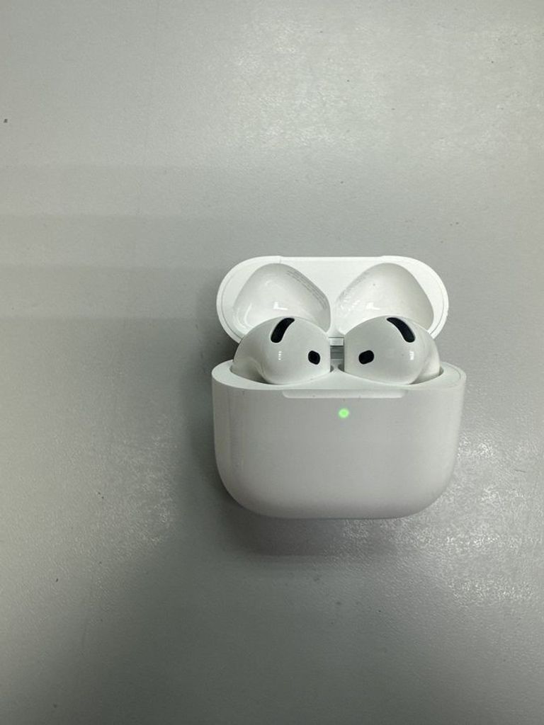 Оголошення Apple airpods 4 with active noise cancellation Б/У