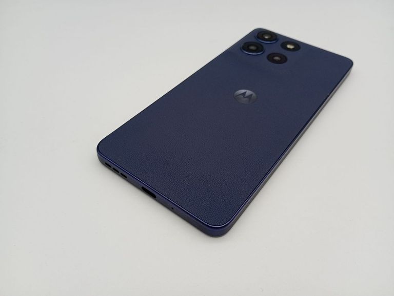 Дешево Motorola moto g86 5g 8/256gb з ломбарду