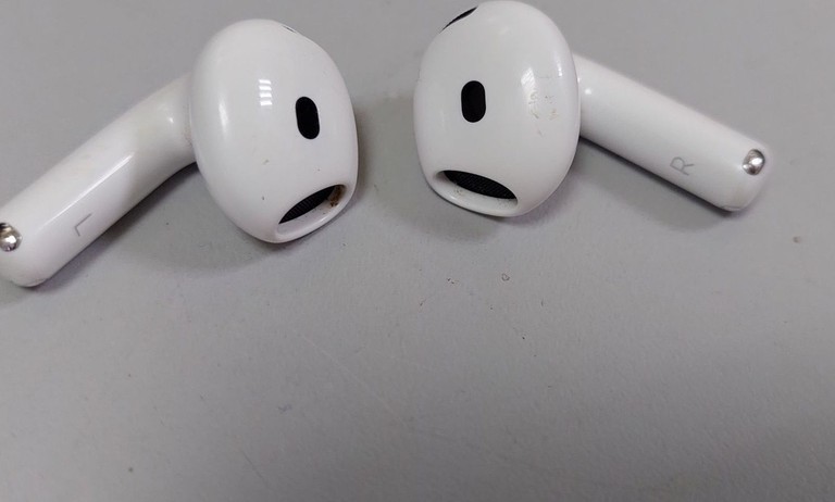 Дешиво Apple airpods 4 with active noise cancellation с ломбарда