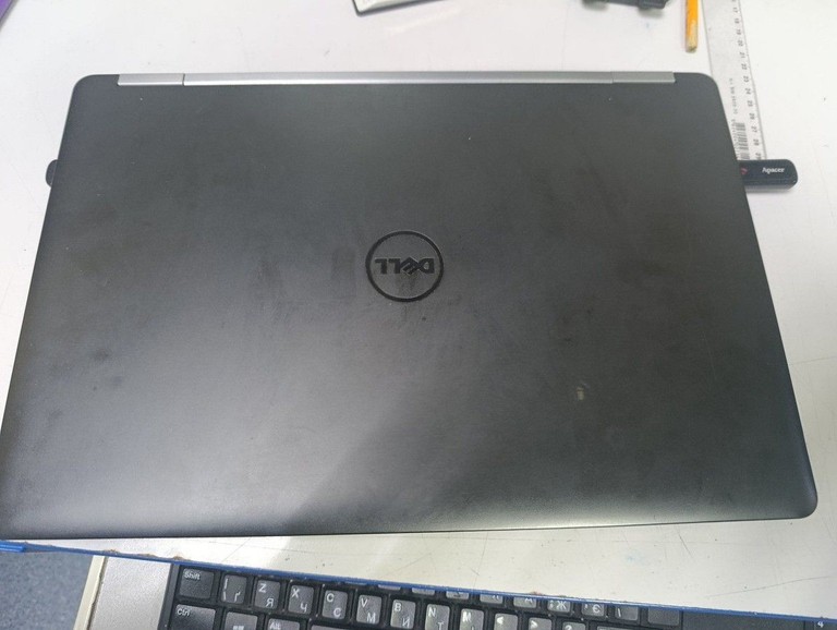 Купити Dell 15/core i5 6300u ddr3/8gb ddr2/hdd *відсутній/ssd 240 gb/*інтегрована Б/У