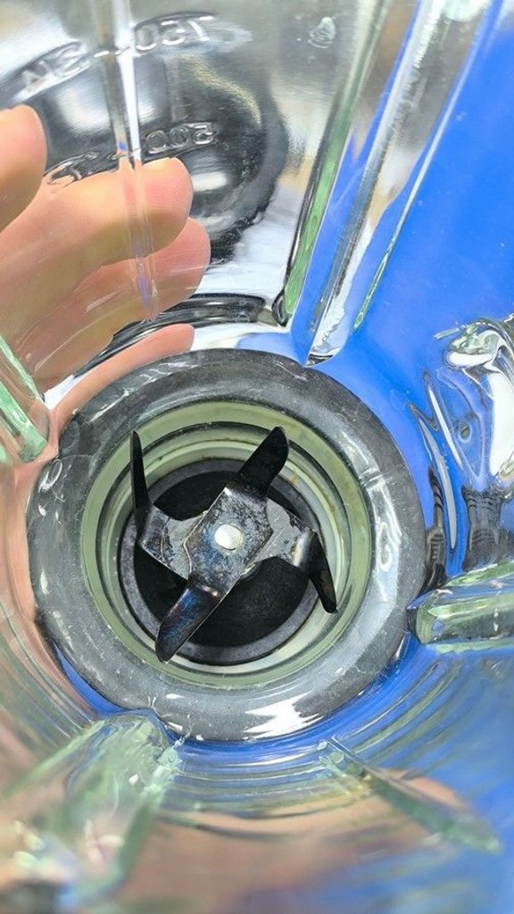 Дешиво Cecotec power titanium 1800 с ломбарда