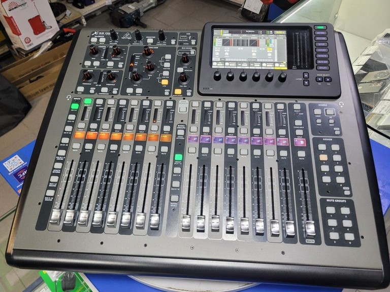 Дешиво Behringer X32 Compact с ломбарда