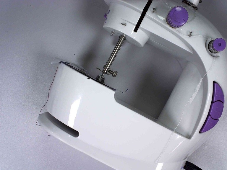 Оголошення Без Виробника mini sewing machine 4in1 Б/У