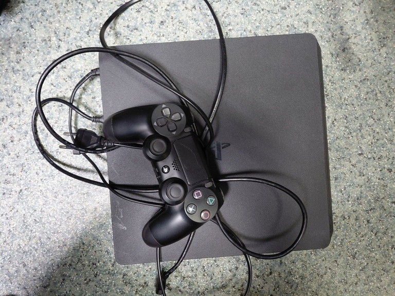Купити  Sony PlayStation 4 Slim 1TB Black Б/У