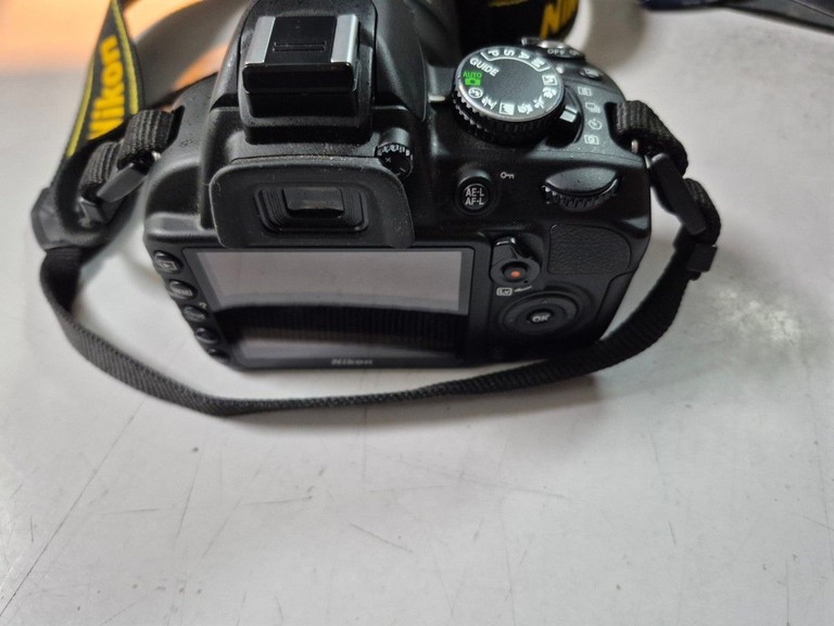 Купити Nikon d3100 kit / af-s nikkor 18-55mm f:3,5-5,6g vr dx Б/У