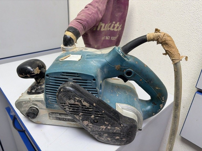Купити Makita 9403 Б/У