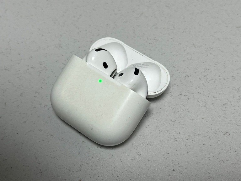 Дешево Apple airpods 4 with active noise cancellation з ломбарду