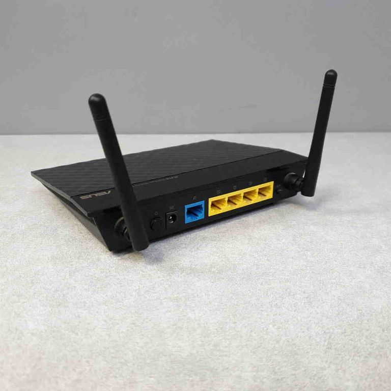 Дешево Asus RT-N12E з ломбарду