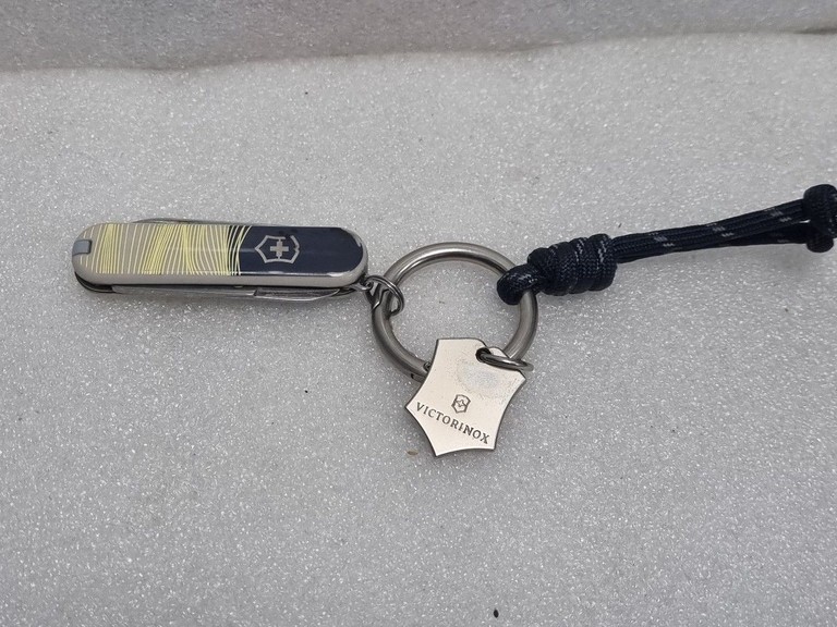 Купить Victorinox Classic SD New York Style (0.6223.E223) Б/У