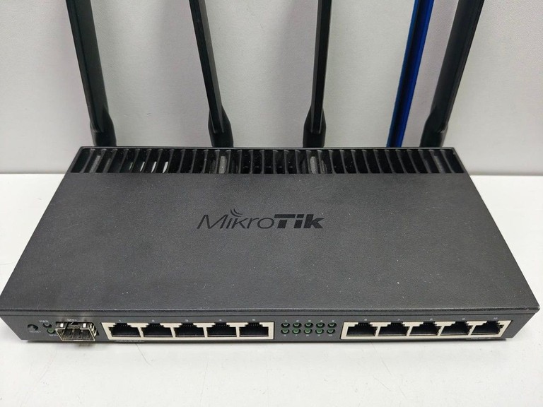 Распродажа Mikrotik RB4011iGS+5HacQ2HnD-IN, продавец Техноскарб