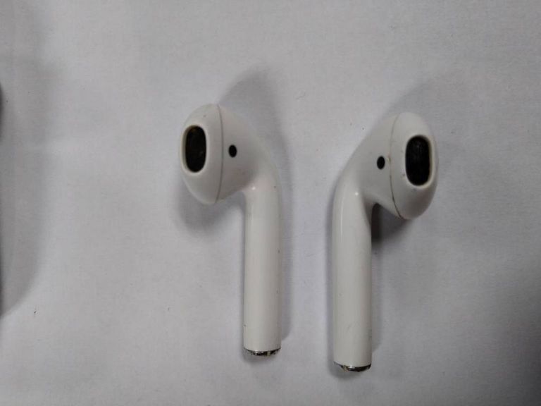 Купить Apple airpods 2 gen a1602.a2032+a2031 2019г. Б/У