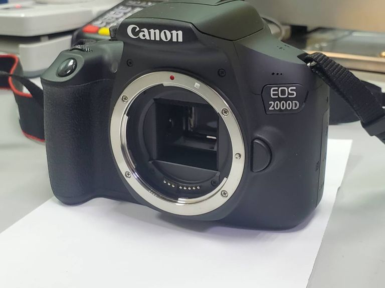 Canon EOS 2000D body