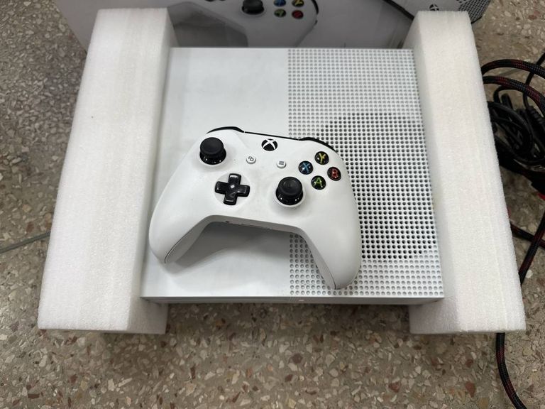 Microsoft Xbox One S 1TB