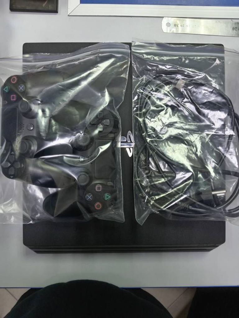 Купить  Sony PlayStation 4 Slim 1TB Black Б/У