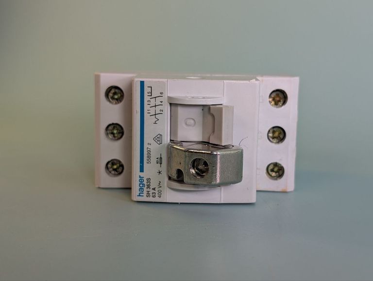 Дешево Компактний вимикач навантаження SH363S 3Р 63А / 400В з замком Hager. Новий. з ломбарду