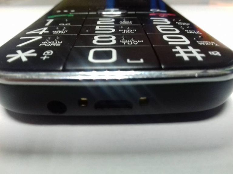 Дешево Nomi i220 Red з ломбарду