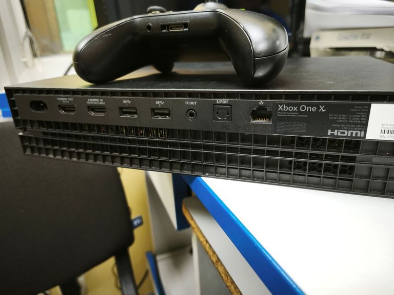 Розпродаж Microsoft Xbox One X 1TB White, продавець Техноскарб