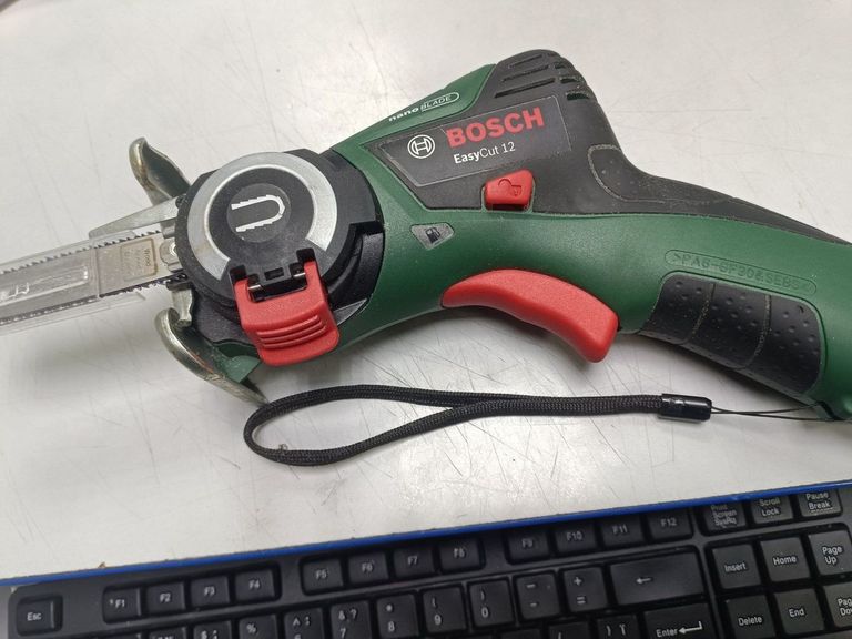 Оголошення Bosch EasyCut 12, 1 АКБ (06033C9020) Б/У
