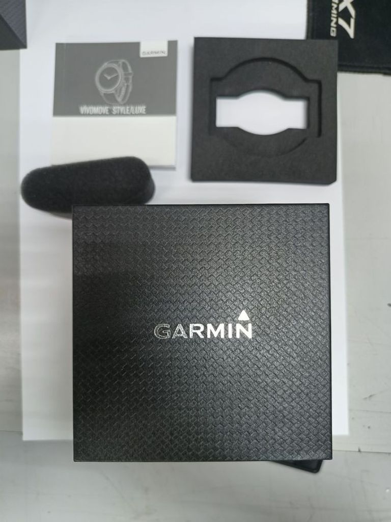 Оголошення Garmin vivomove Luxe Premium Silver-Black Milanese (010-02241-23) Б/У