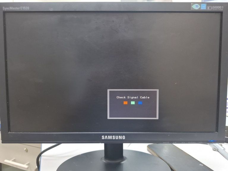 Дешиво Samsung e1920n с ломбарда