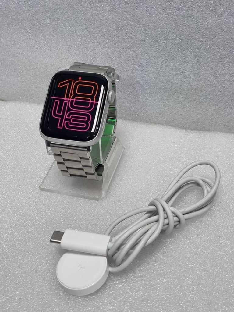 Оголошення Apple watch se 2 gps + cellular 44mm starlight alu. case w. starlight s. band s/m Б/У