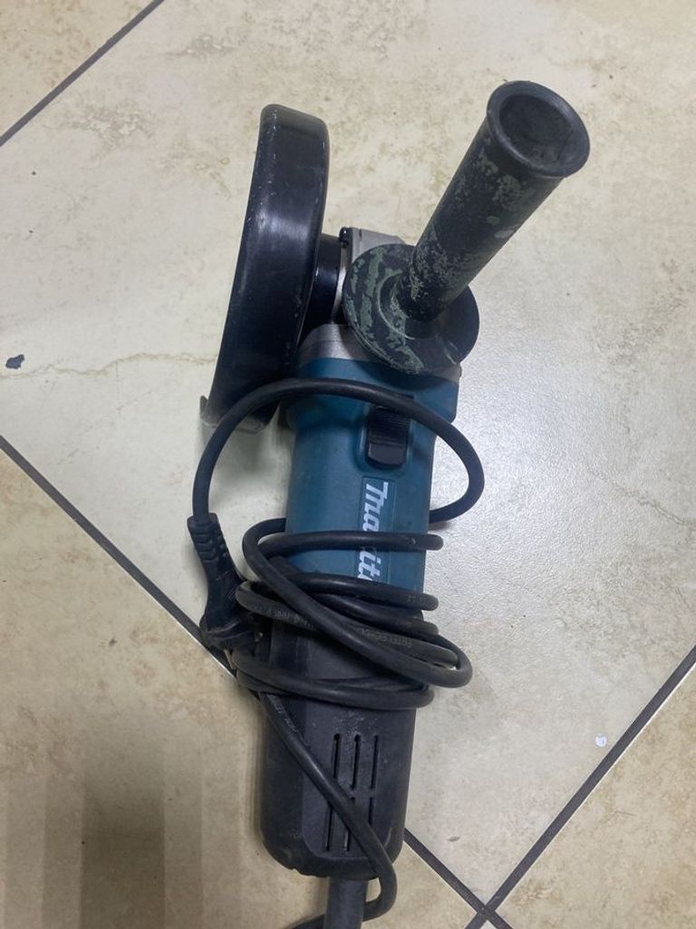 Купити Makita 9558HN Б/У