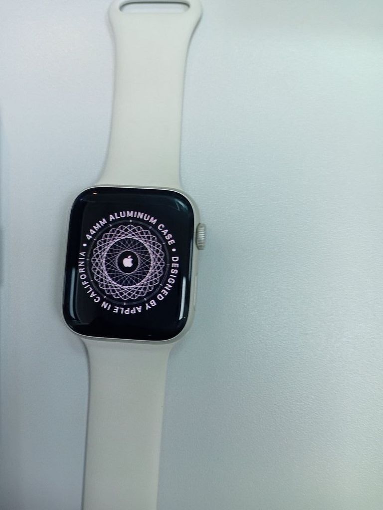 Оголошення Apple watch se 2 gps 44mm aluminium case Б/У