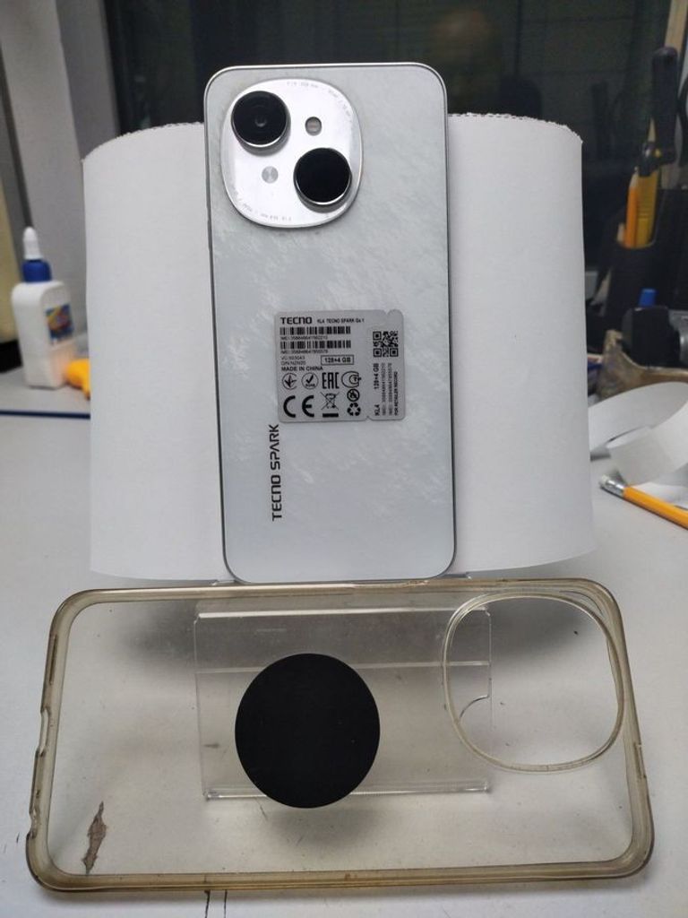 Дешиво Tecno spark go 1 kl4 4/128gb с ломбарда