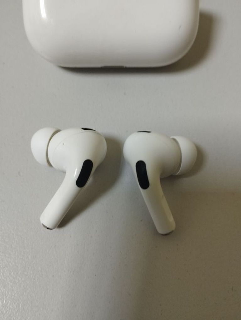 Дешево Apple airpods pro 2nd generation with magsafe charging case usb-c з ломбарду